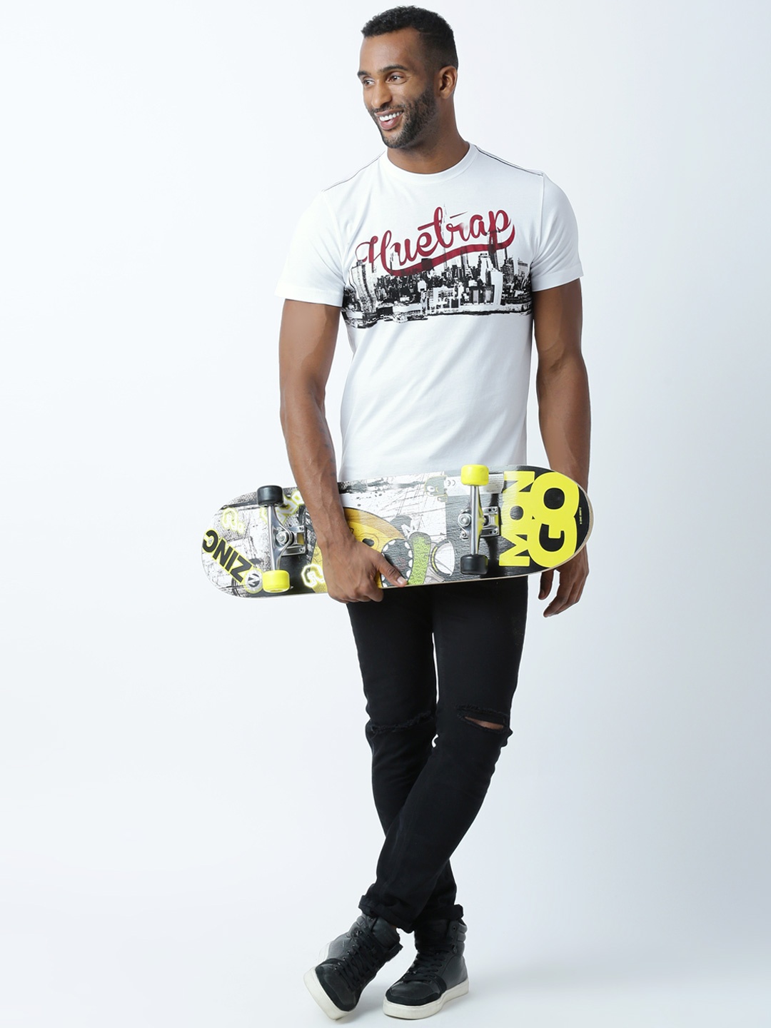 

Huetrap Men White Printed Regular Fit Round Neck T-shirt