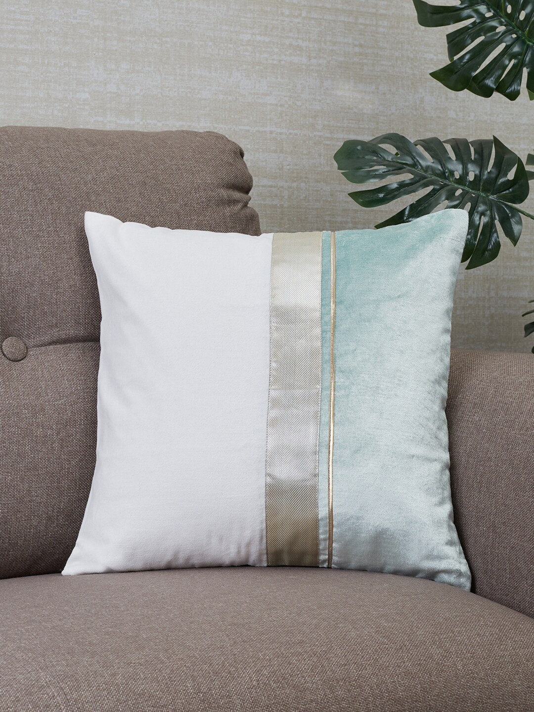 

HomeTown White & Blue Square Cushion Covers