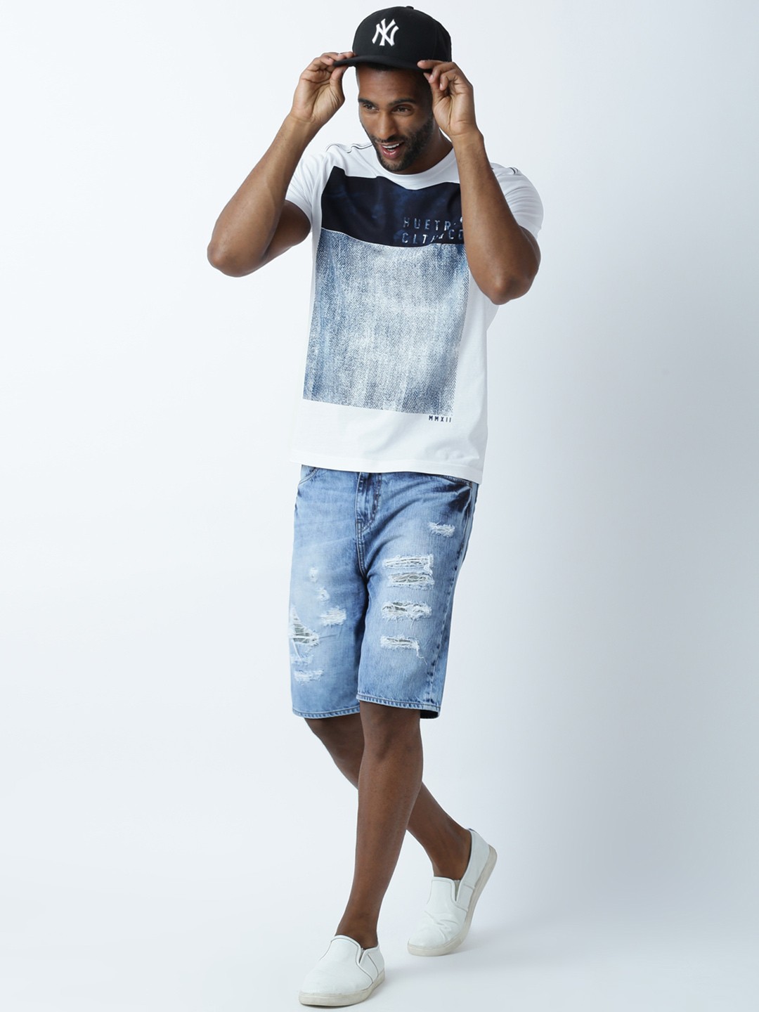 

Huetrap Men White Printed Round Neck T-shirt