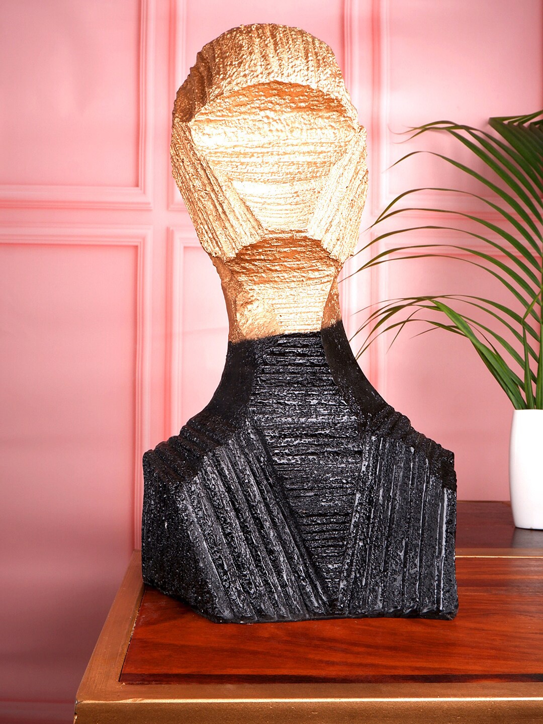 

THE WHITE INK DECOR Gold-Toned & Black Ink dcor Premium Modern Art Showpiece