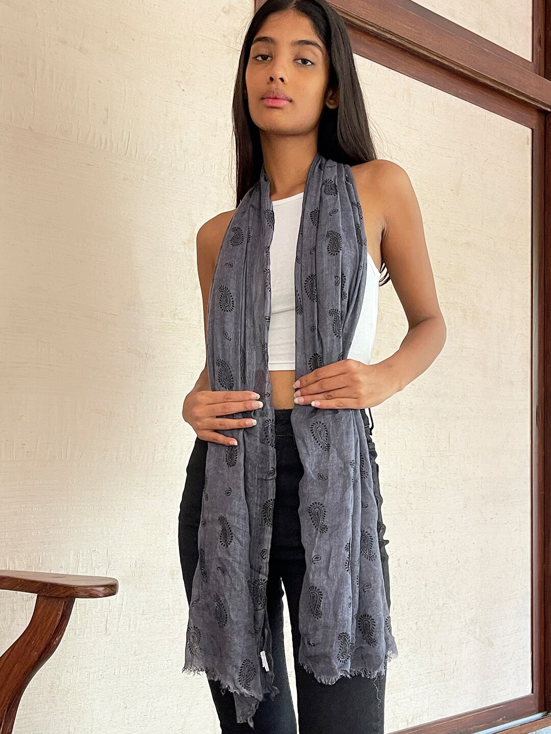 

Ayesha Women Printed Grey Scarf