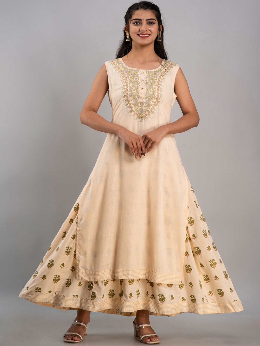 

MAUKA Women Cream-Coloured Ethnic Motifs Thread Work Floral Anarkali Kurta