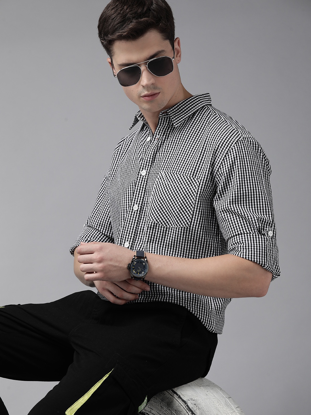 

Roadster Men Black Comfort Gingham Checks Checked Casual Shirt