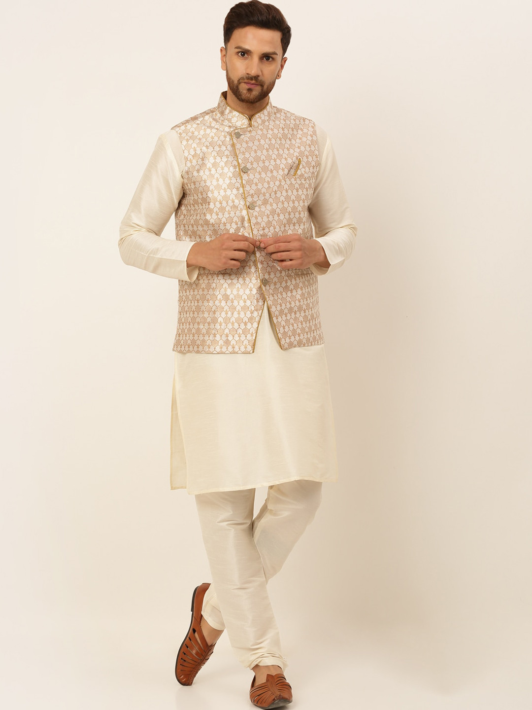 

Jompers Men Cream-Coloured & Silver Kurta With Churidar & With Nehru Jacket