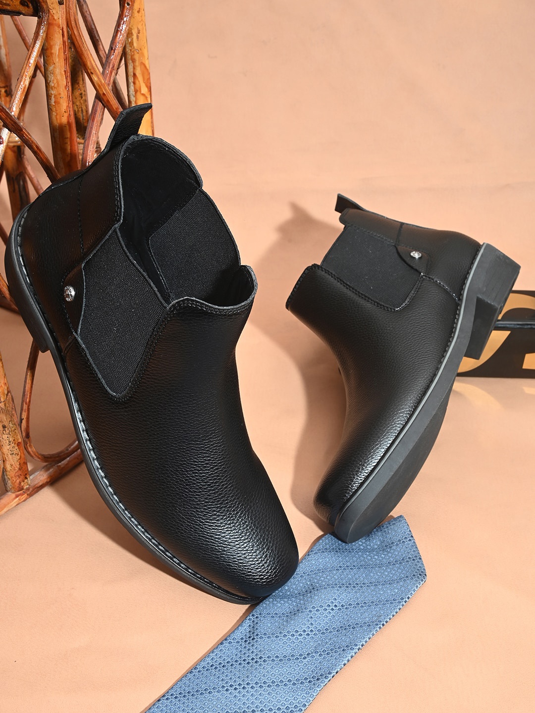 

Fentacia Men Black Textured Synthetic Leather Chelsea Boots