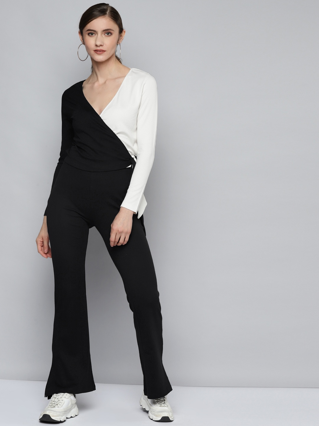 

VividArtsy Women Black & White Colourblocked Co-ords