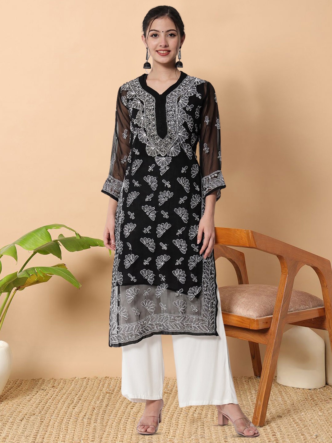 

PARAMOUNT CHIKAN Women Black & White Ethnic Motifs Embroidered Chikankari Georgette Kurta