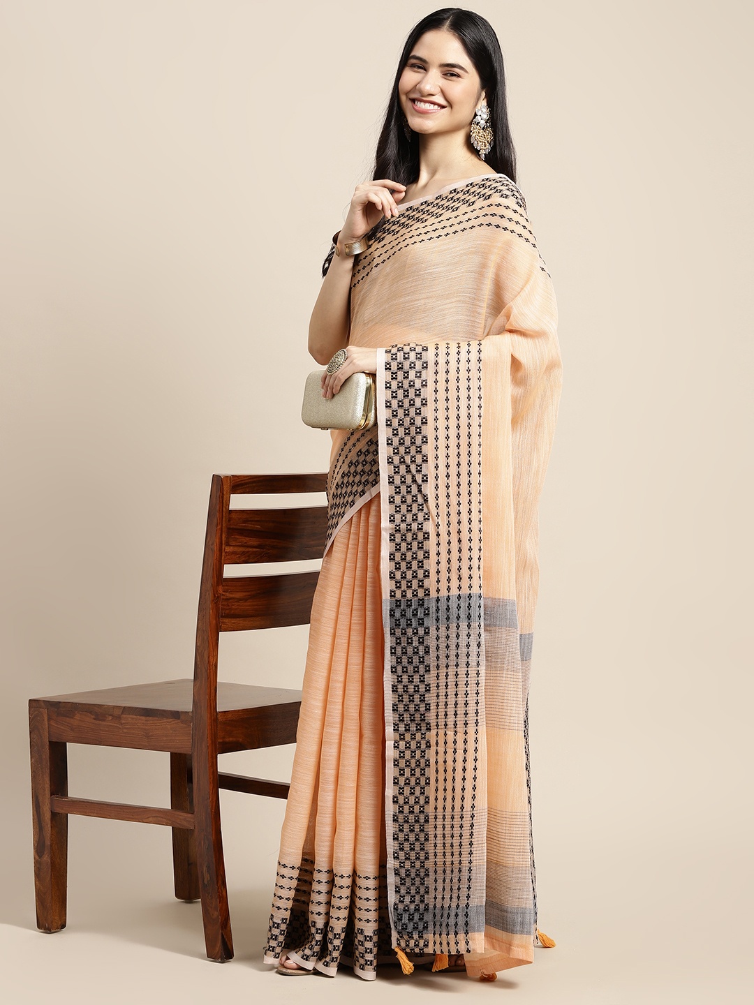 

SANGAM PRINTS Orange & Black Solid Linen Blend Saree