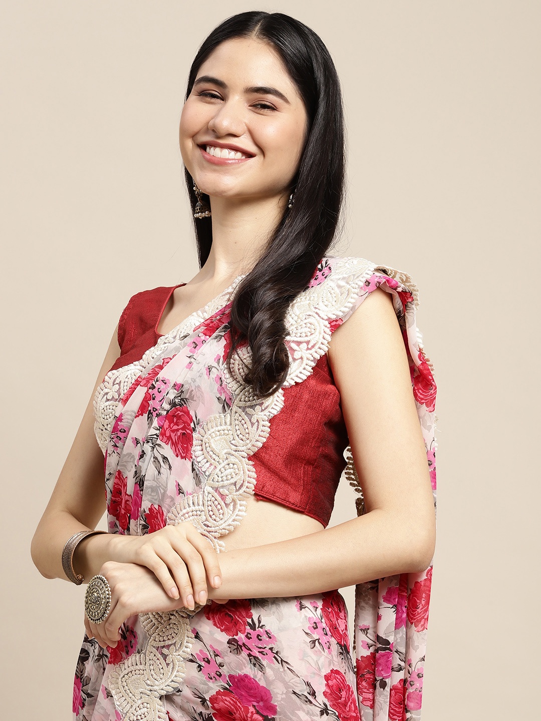 

SANGAM PRINTS Off White & Red Floral Print Gotta Patti Saree