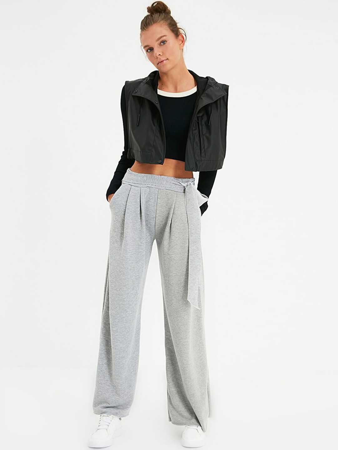 

Trendyol Women Grey Solid Regular Fit Drawstring Track Pant