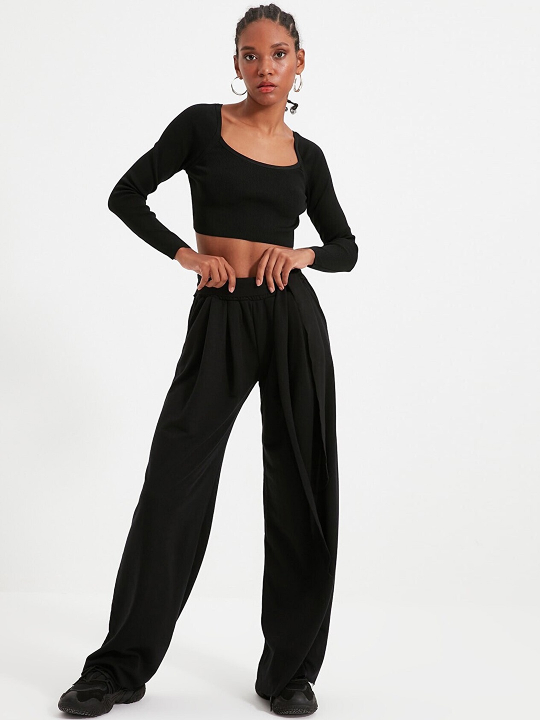 

Trendyol Women Black Solid Relaxed Fit Track Pant