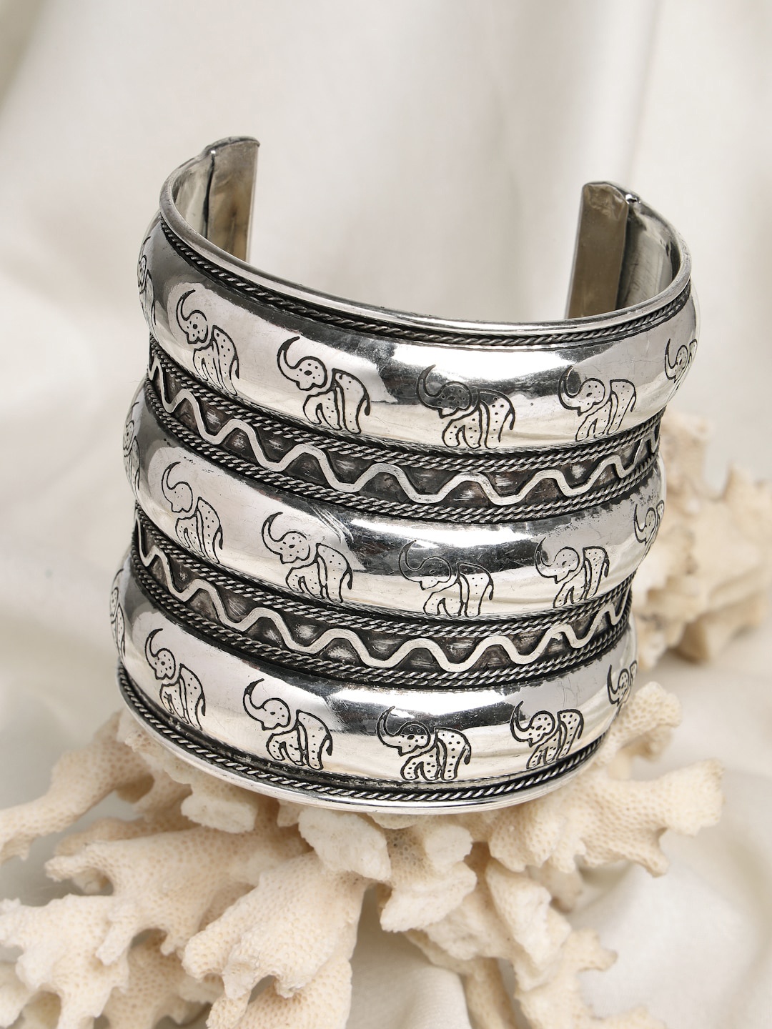 

Moedbuille Women Silver-Toned Brass Temple Silver-Plated Cuff Bracelet