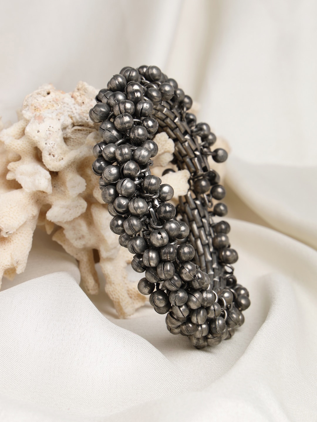 

Moedbuille Women Silver-Toned Brass Oxidised Silver-Plated Cuff Bracelet
