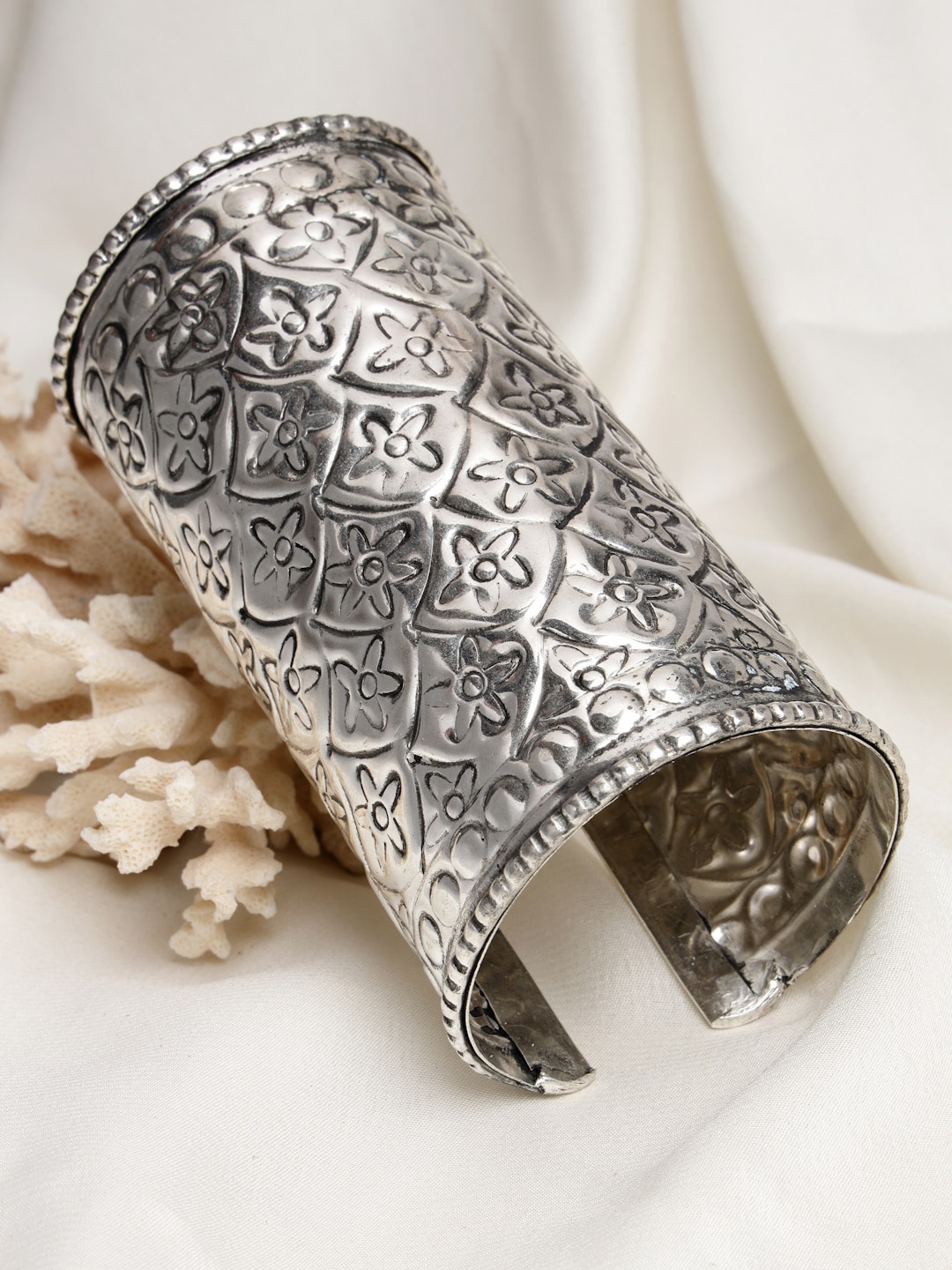 

Moedbuille Women Silver-Toned Brass Tribal Silver-Plated Cuff Bracelet