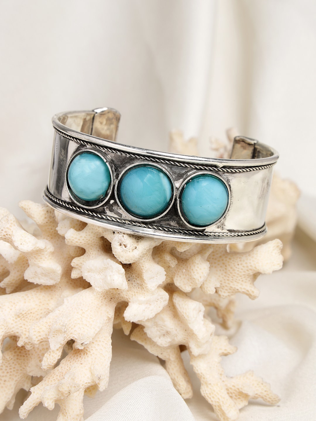 

Moedbuille Women Silver-Toned & Turquoise Blue Brass Oxidised Silver-Plated Cuff Bracelet