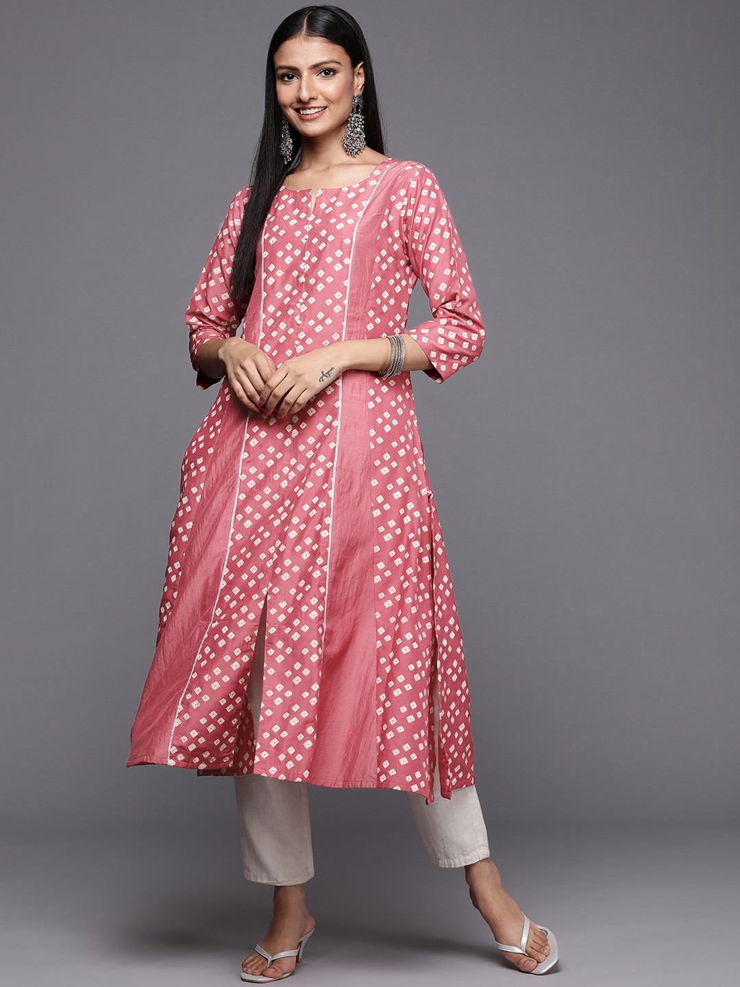 

Varanga Women Pink & Off White Bandhani Printed Indie Prints Kurta