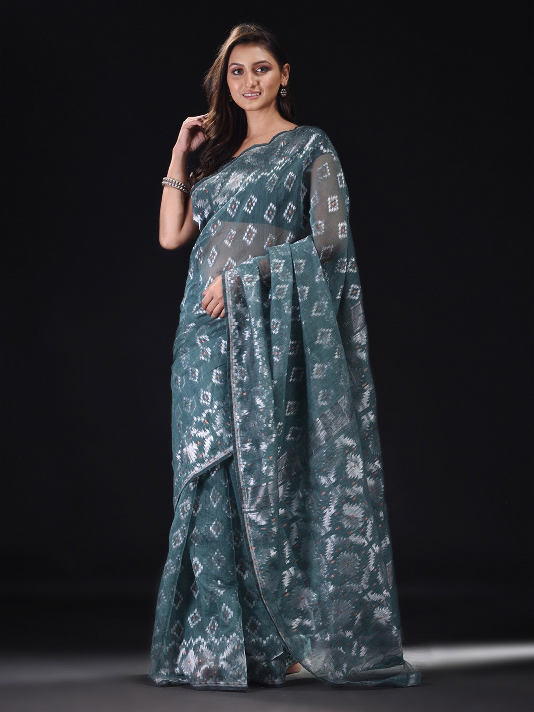 

BEATITUDE Blue & Silver-Toned Woven Design Silk Cotton Jamdani Saree