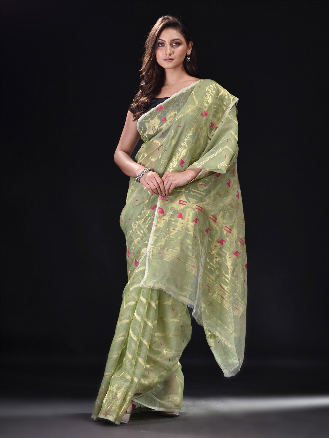 

BEATITUDE Green & Red Woven Design Silk Cotton Jamdani Saree
