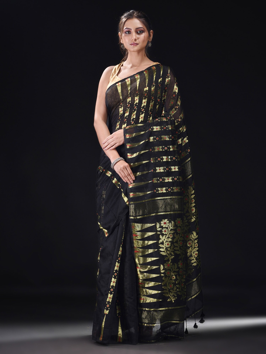 

BEATITUDE Black & Gold-Toned Woven Design Silk Cotton Jamdani Saree