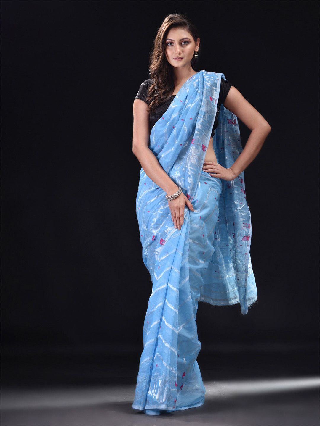 

BEATITUDE Blue & Red Woven Design Silk Cotton Jamdani Saree