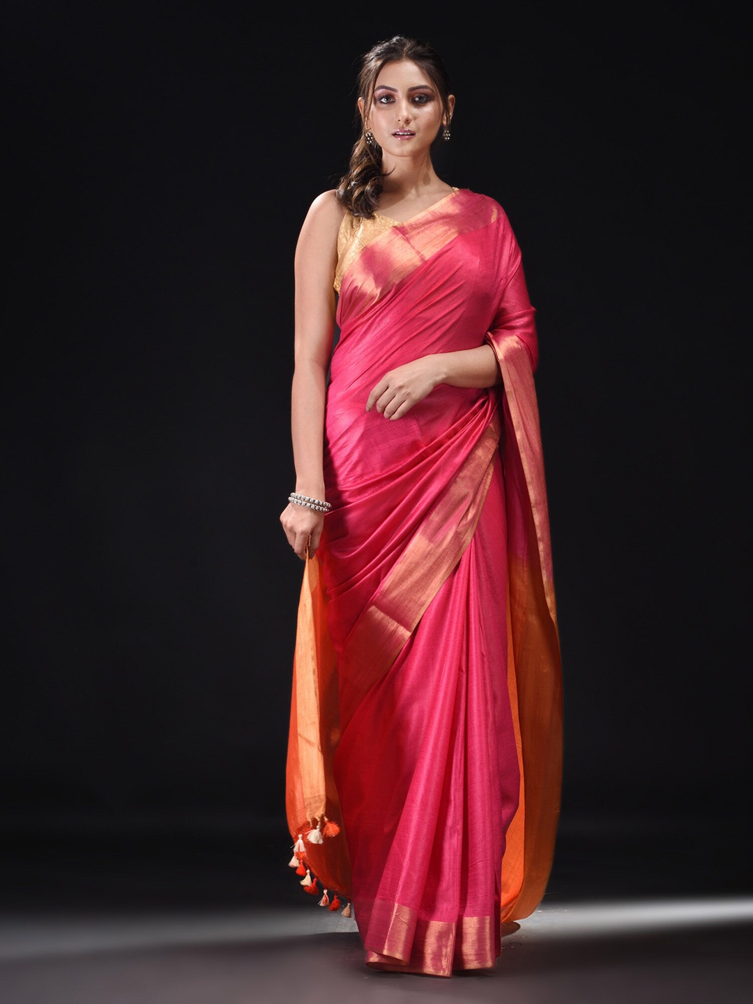 

BEATITUDE Pink & Gold-Toned Slub Cotton Zari Saree