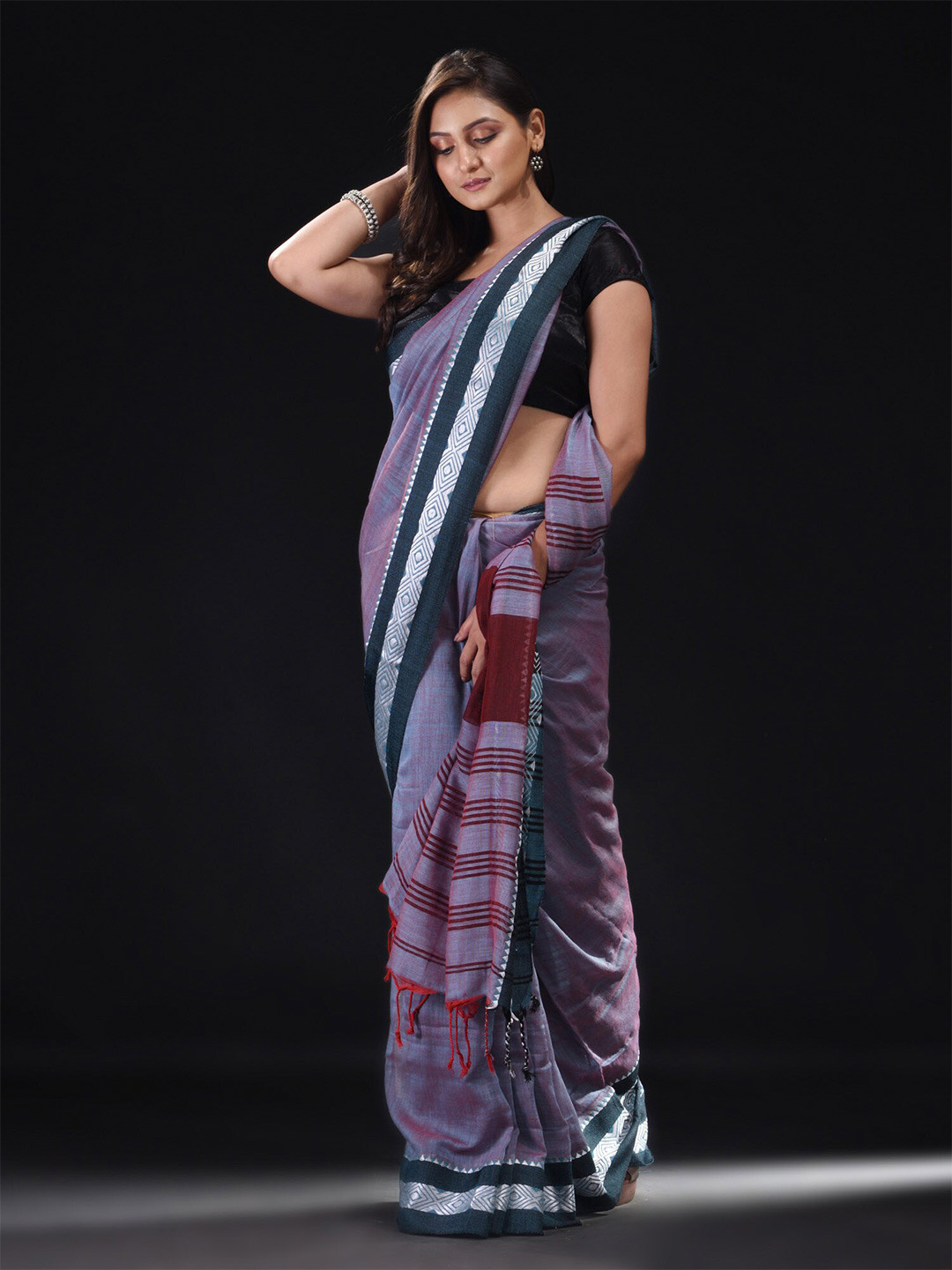 

BEATITUDE Blue & Red Zari Pure Cotton Saree