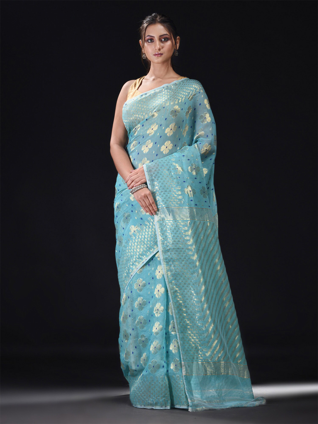 

BEATITUDE Blue & Gold-Toned Woven Design Zari Silk Cotton Saree