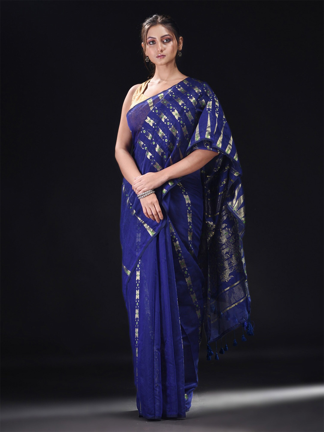 

BEATITUDE Navy Blue & Gold-Toned Woven Design Zari Silk Cotton Saree