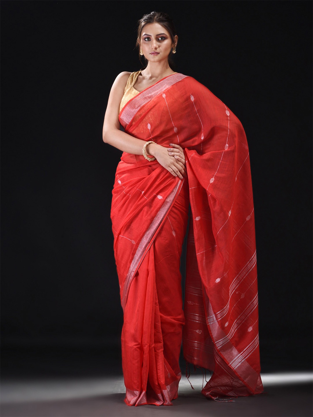 

BEATITUDE Red & Silver-Toned Woven Design Saree