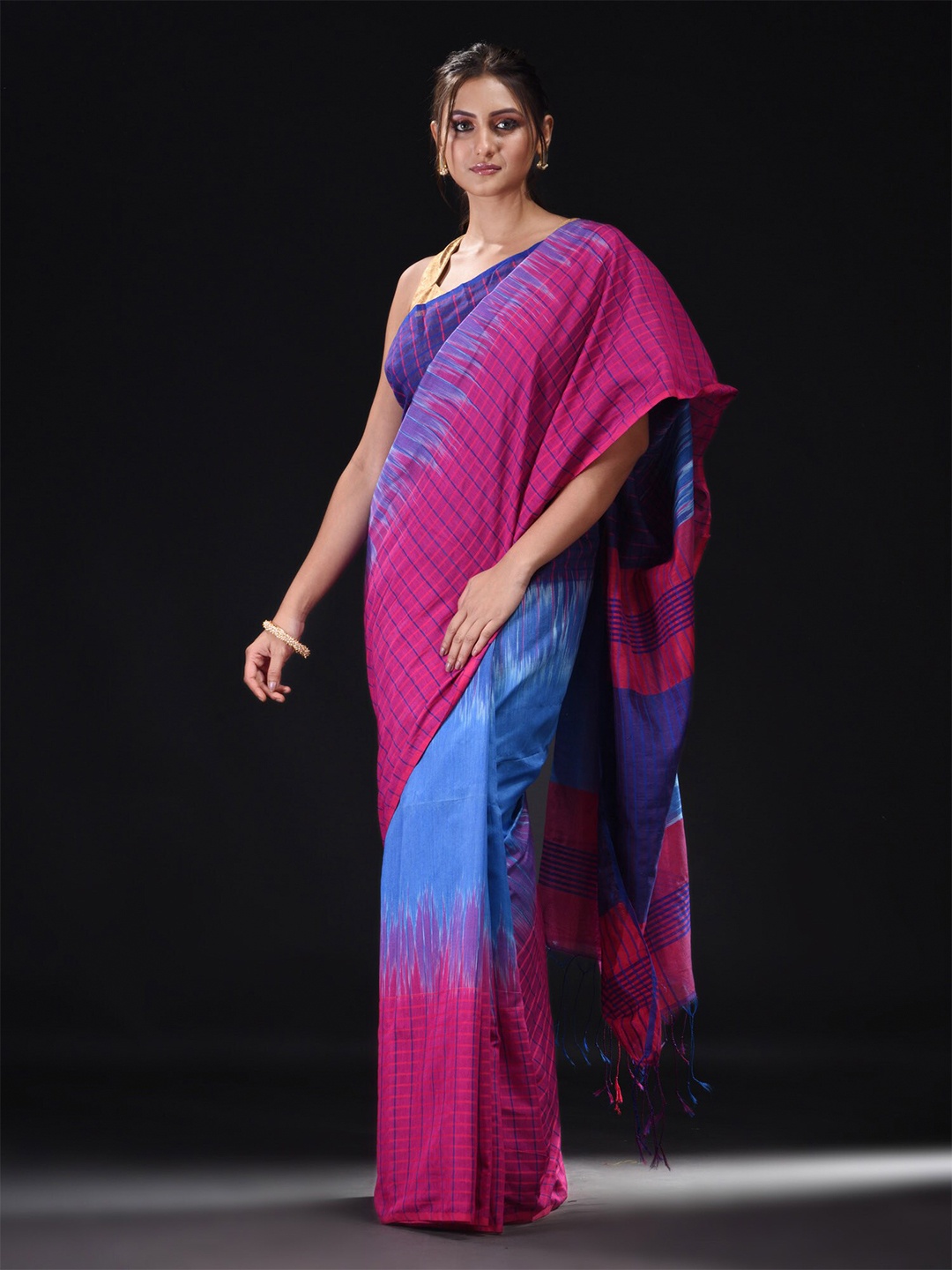 

BEATITUDE Blue & Pink Woven Design Saree