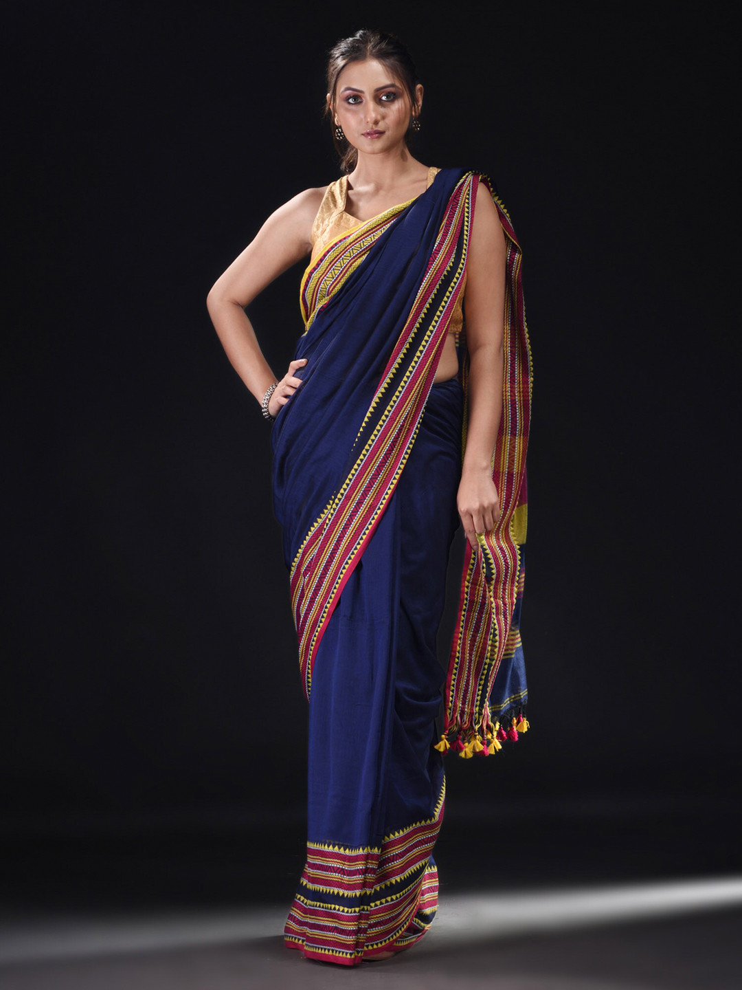 

BEATITUDE Blue & Gold-Toned Pure Cotton Saree
