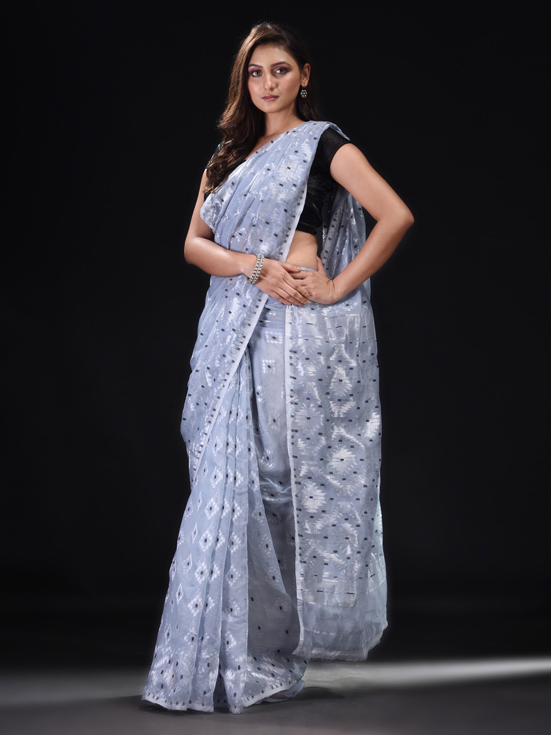 

BEATITUDE Grey & Black Woven Design Silk Cotton Jamdani Saree