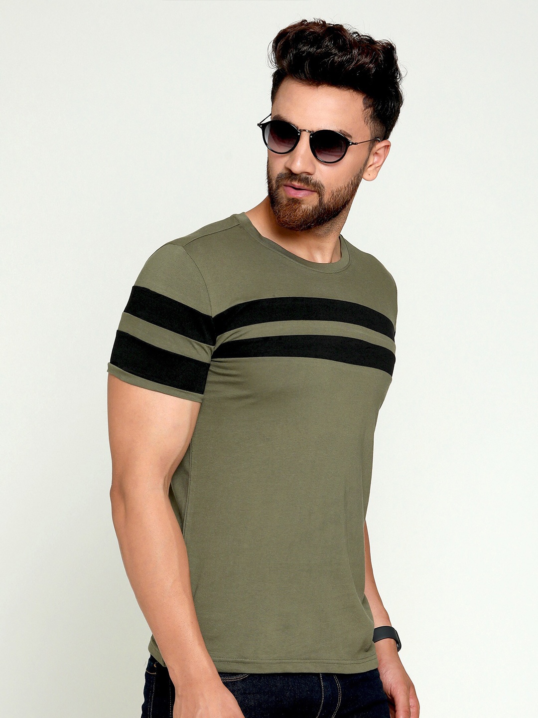 

AUSK Men Green & Black Striped T-shirt