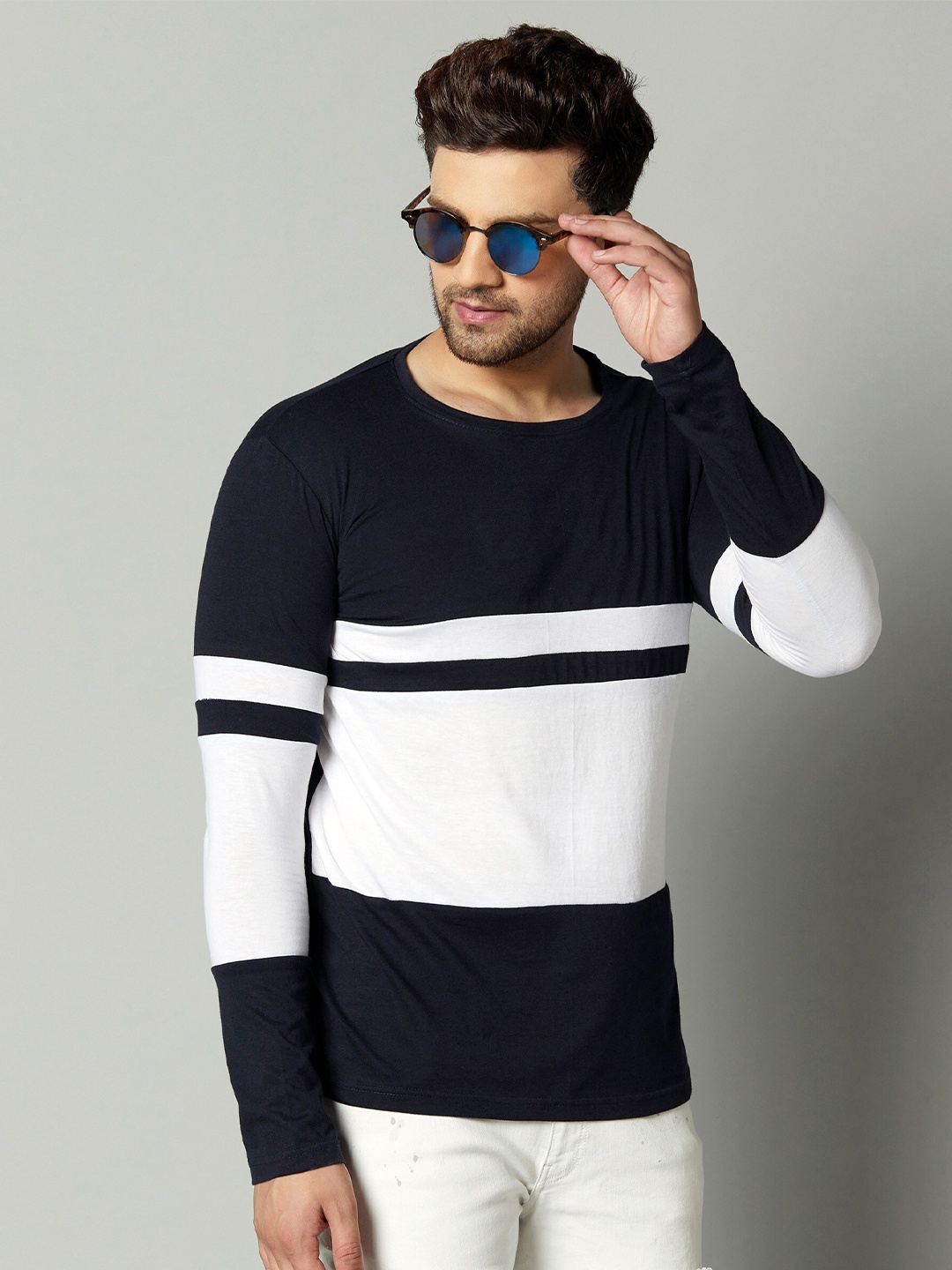 

AUSK Men Blue & White Colourblocked T-shirt