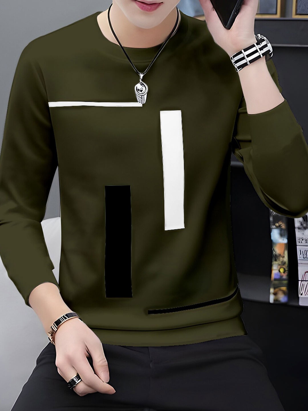 

AUSK Men Green & White Colourblocked T-shirt