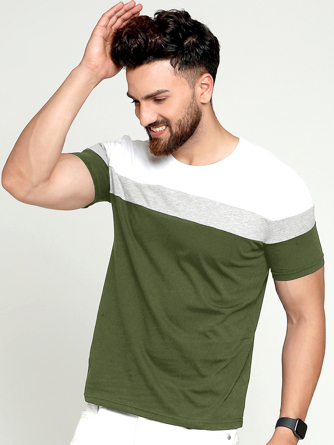 

AUSK Men Green & White Colourblocked T-shirt