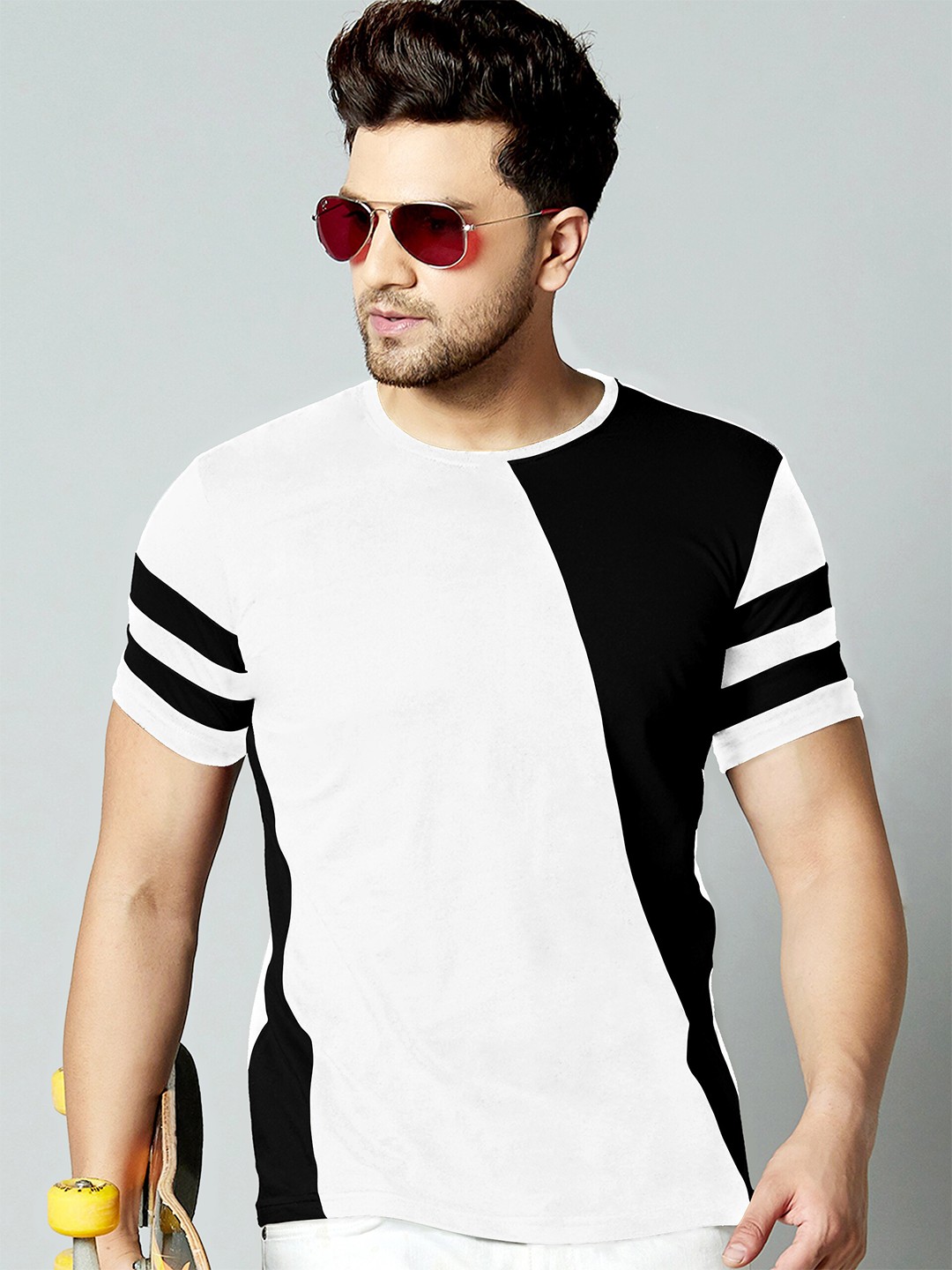 

AUSK Men White & Black Colourblocked T-shirt