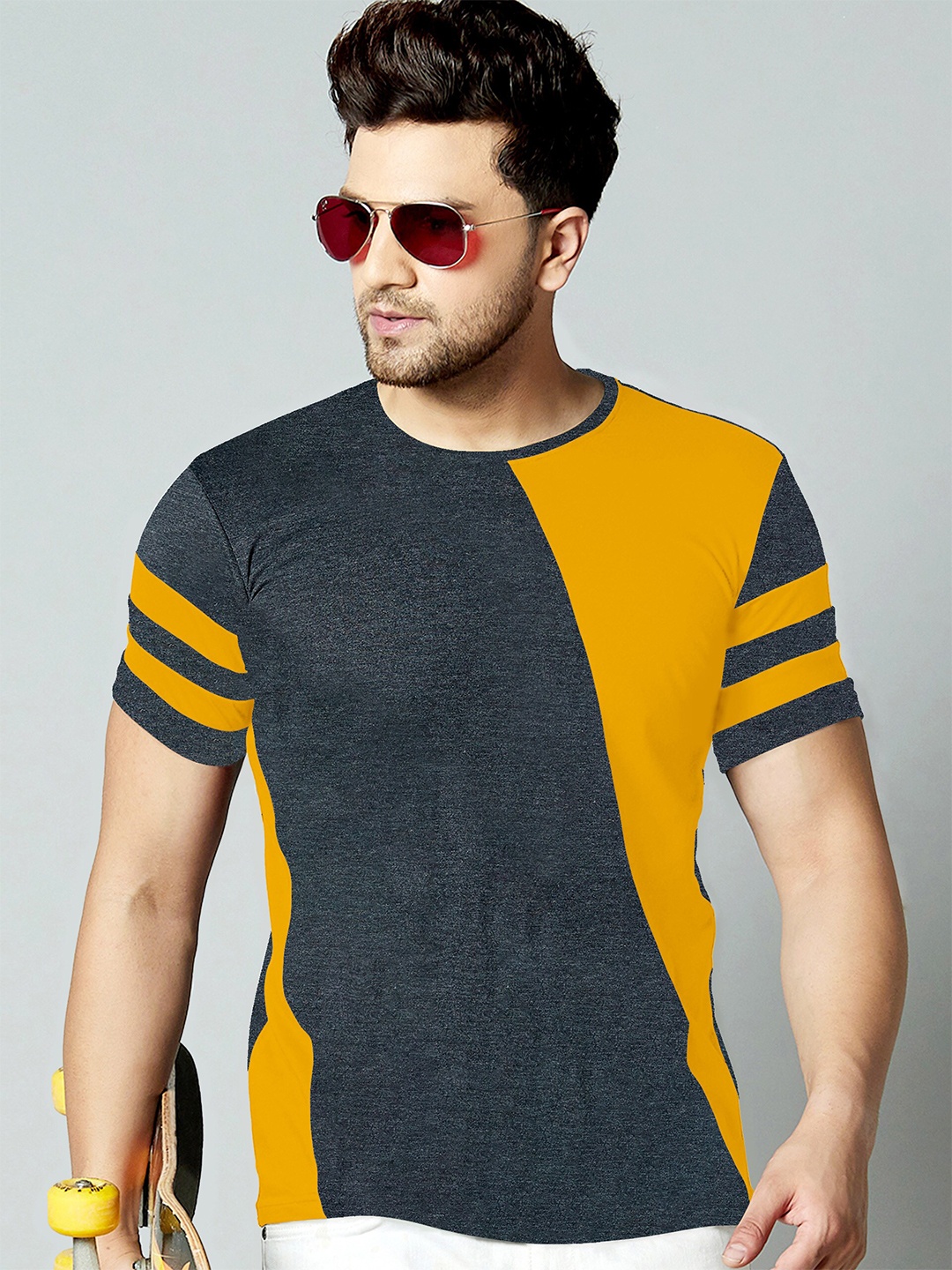 

AUSK Men Grey & Yellow Colourblocked T-shirt