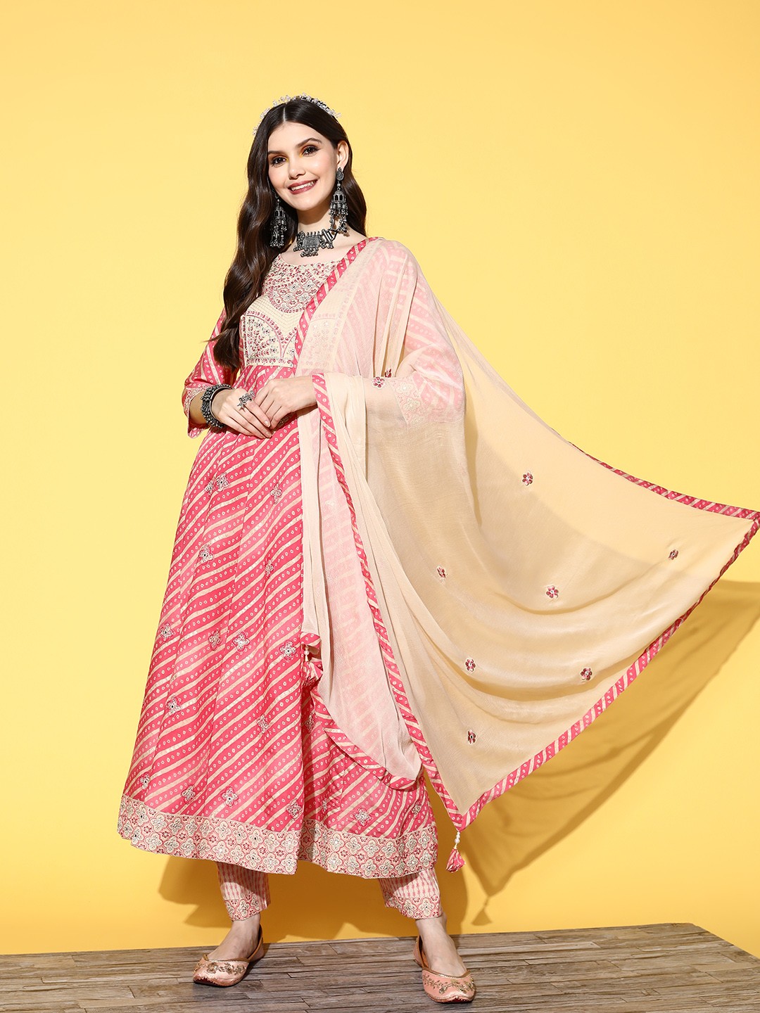 

ZOLA Women Bandhani Polyester Vacation Stripes Kurta Set, Peach