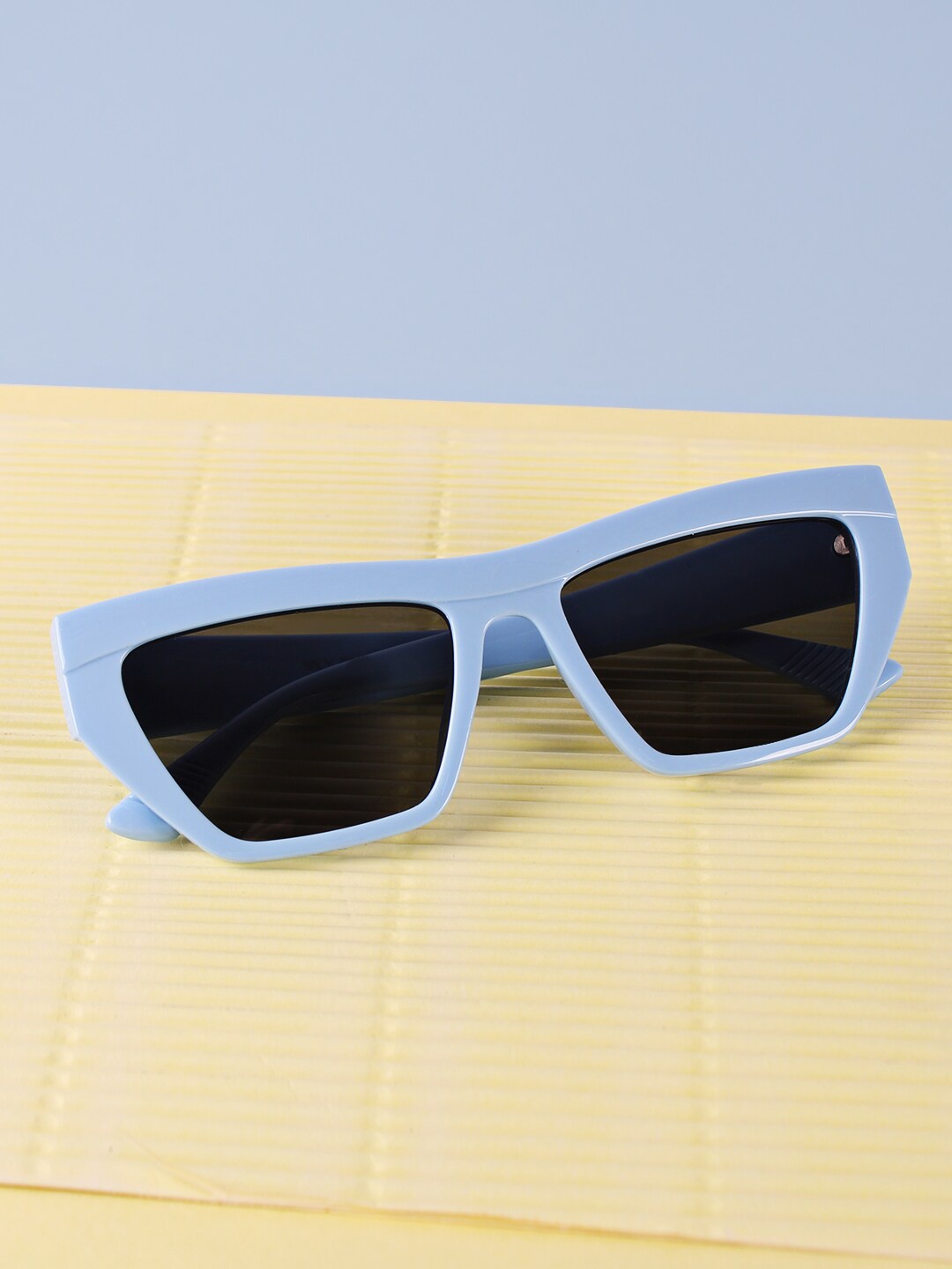 

QUIRKY Unisex Black Lens & Blue Wayfarer Sunglasses with UV Protected Lens QKY022E-Black