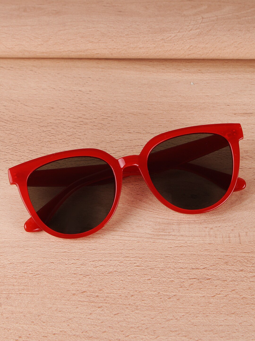 

QUIRKY Unisex Black Lens & Red Wayfarer Sunglasses with UV Protected Lens