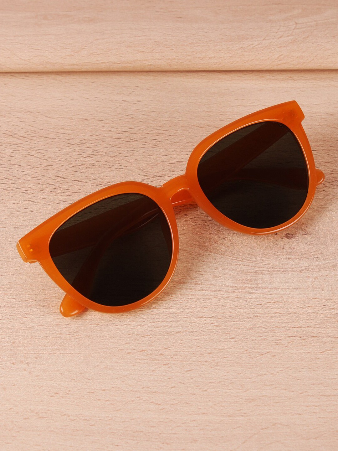 

QUIRKY Unisex Green Lens & Orange Wayfarer Sunglasses with UV Protected Lens