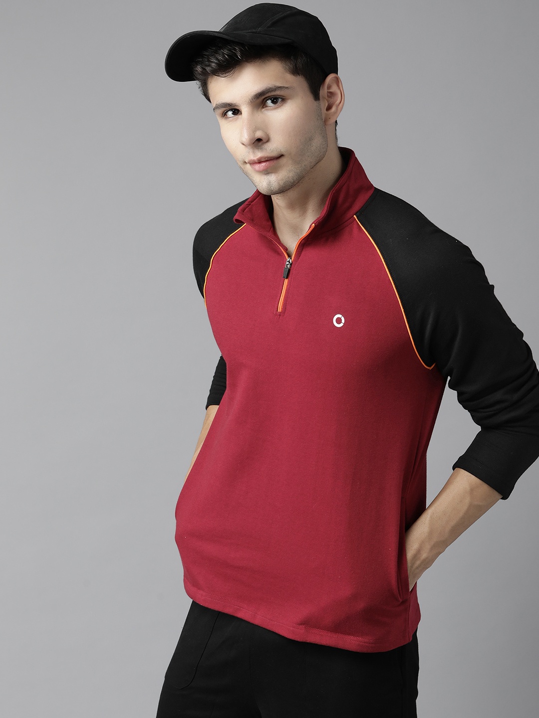 

PROWL by Tiger Shroff Men Maroon & Black Solid Sweatshirt