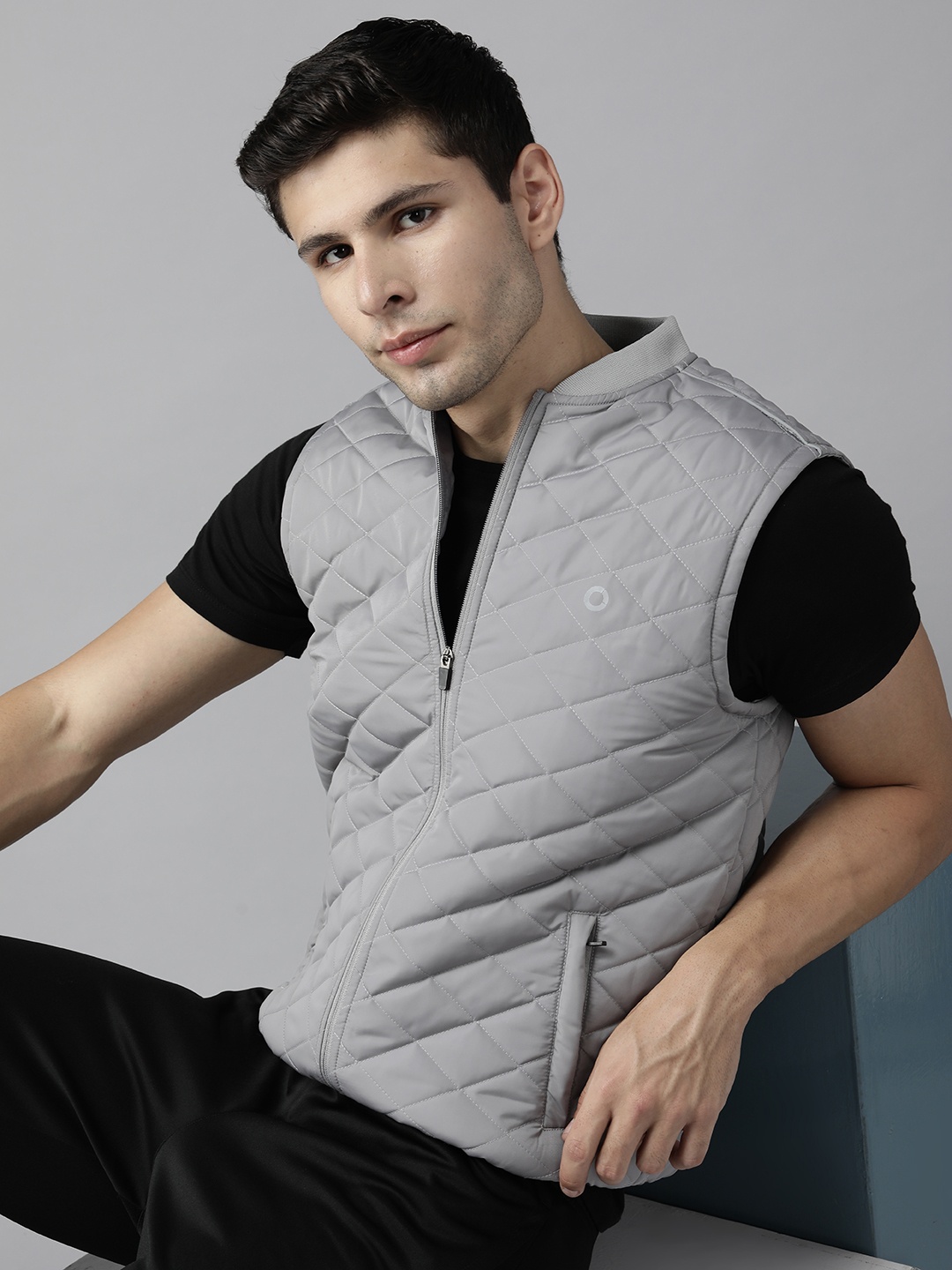 

PROWL by Tiger Shroff Men Grey Solid Quilted Jacket