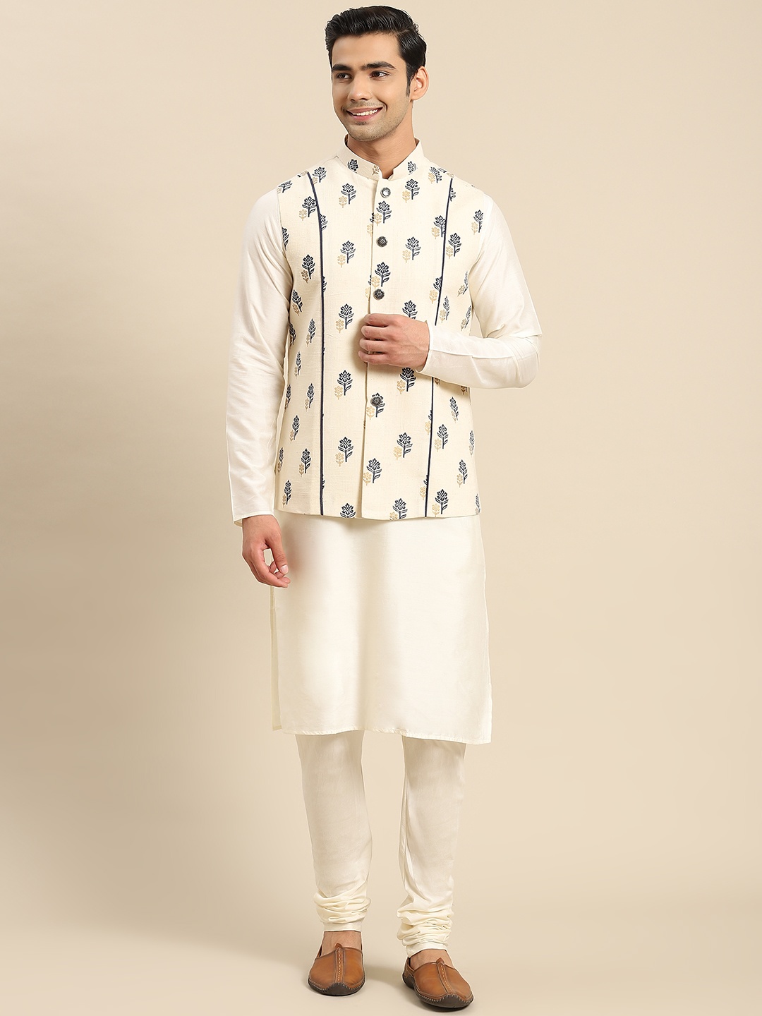 

KISAH Men White Kurta with Churidar & Nehru Jacket