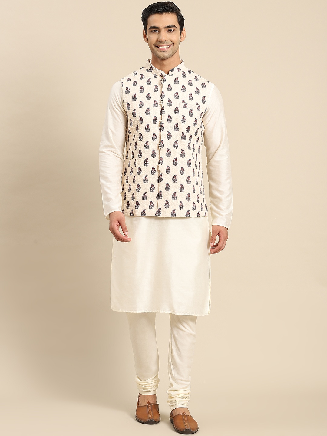 

KISAH Men White Paisley Kurta with Churidar & Nehru Jacket