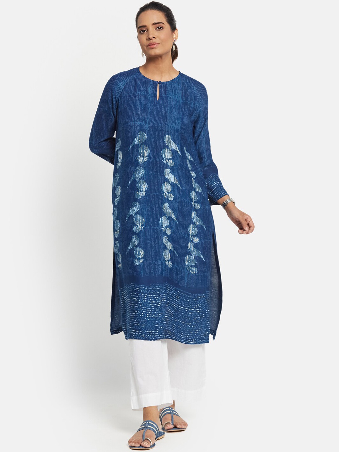 

Fabindia Women Blue Ethnic Motifs Printed Keyhole Neck Kurta