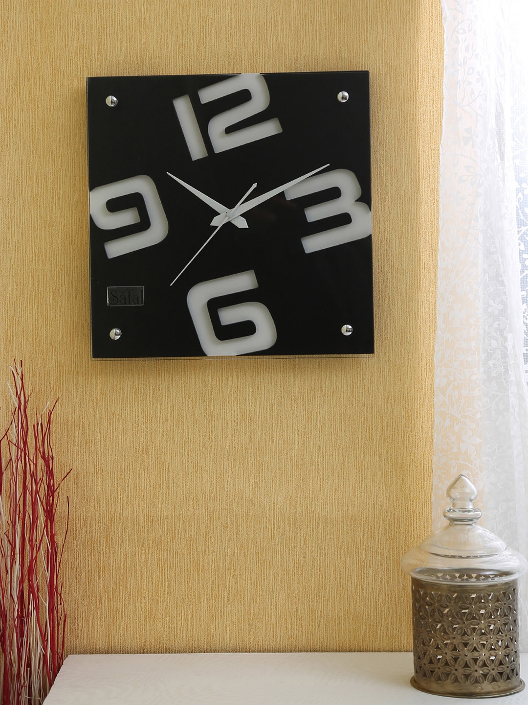

Safal Kids Black Dial Wooden 30 cm x 30 cm Analogue Wall Clock
