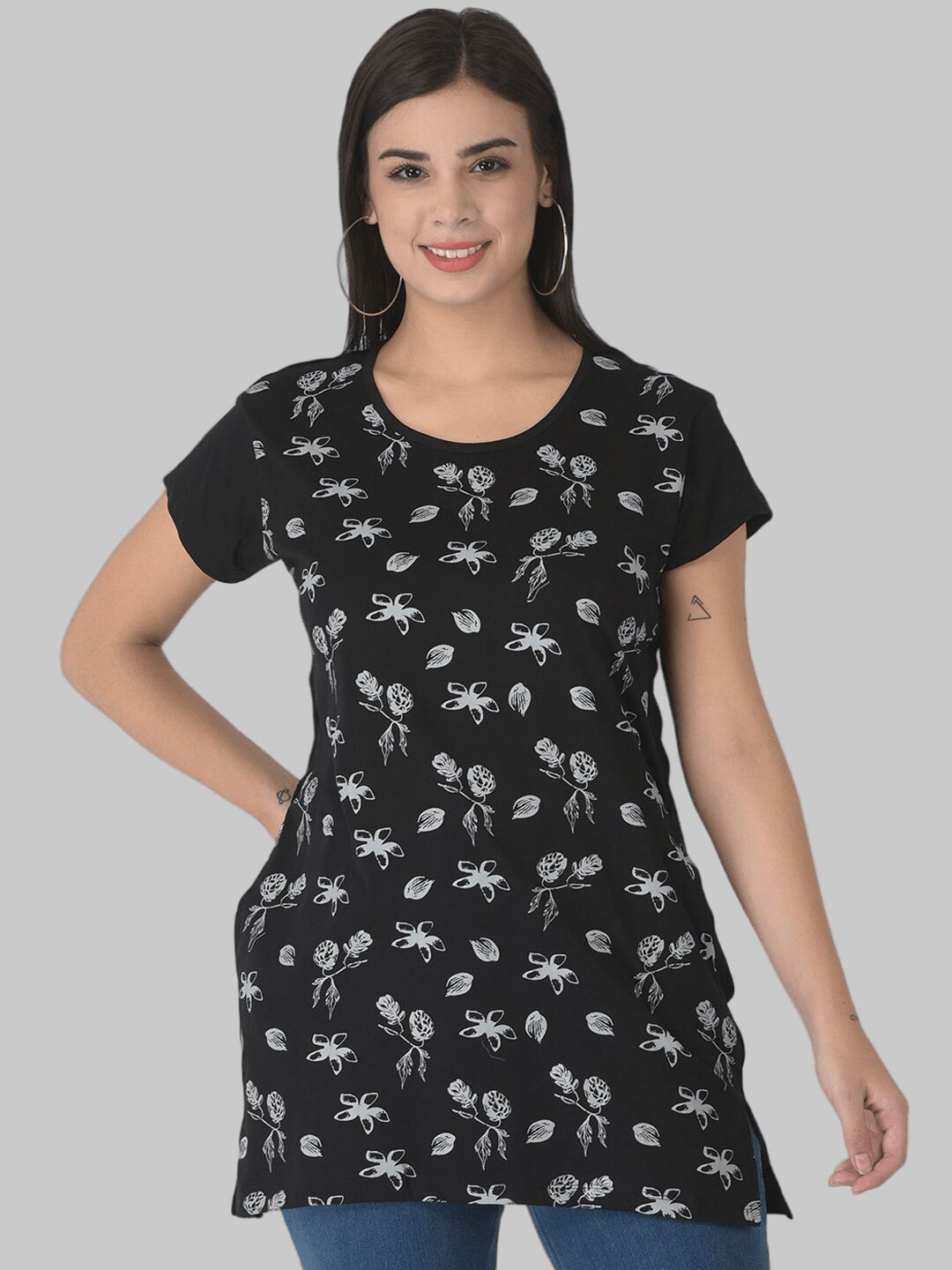 

Dollar Missy Women Black & White Floral Printed Longline Top