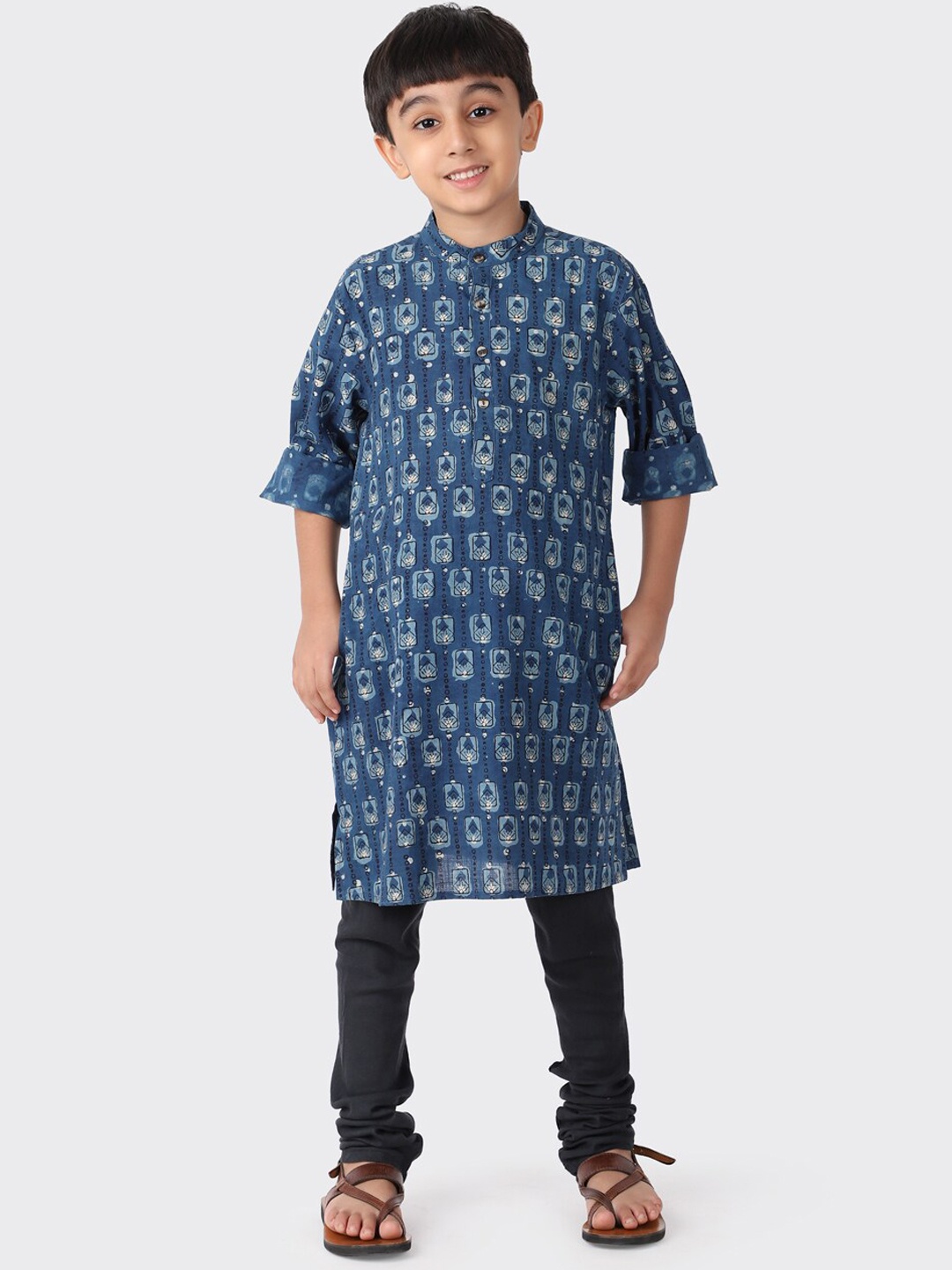 

Fabindia Boys Navy Blue Ethnic Motifs Printed Kurta